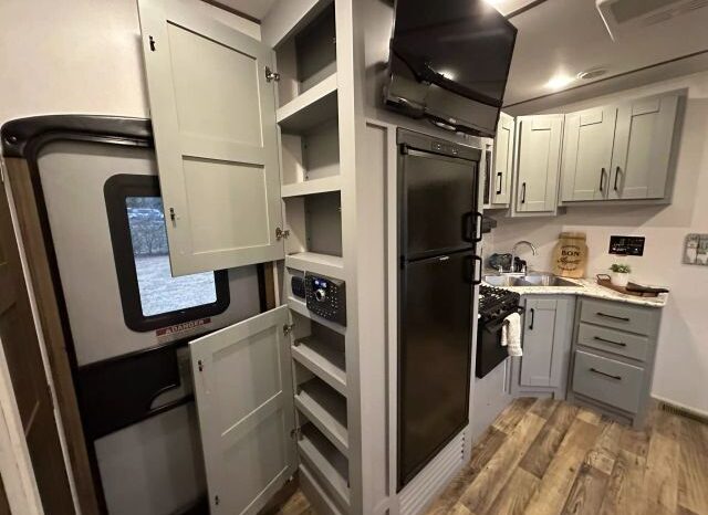 
								2019 Keystone RV Impact Vapor Lite TH 29V full									