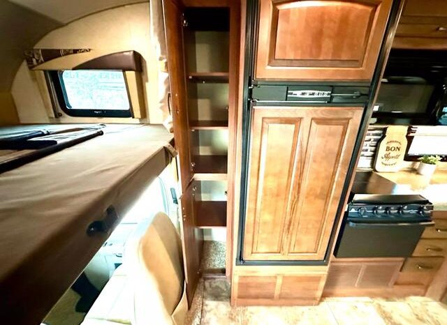 
								2014 Jayco Greyhawk 31FK full									