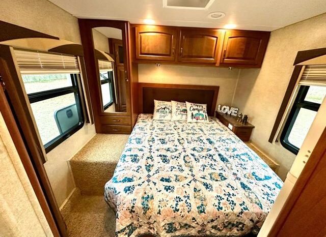 
								2014 Jayco Greyhawk 31FK full									