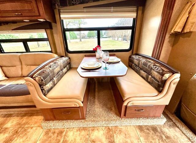 
								2014 Jayco Greyhawk 31FK full									