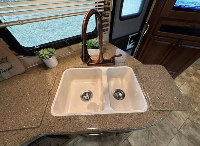 
								2014 Jayco Greyhawk 31FK full									