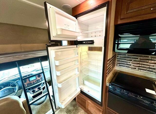 
								2014 Jayco Greyhawk 31FK full									