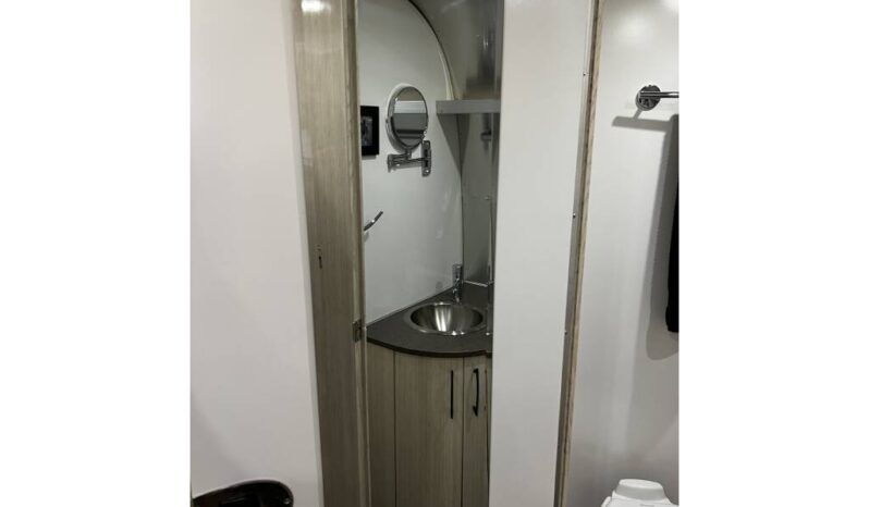 
								2016 Airstream International Serenity 30 full									