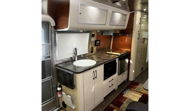 
								2016 Airstream International Serenity 30 full									