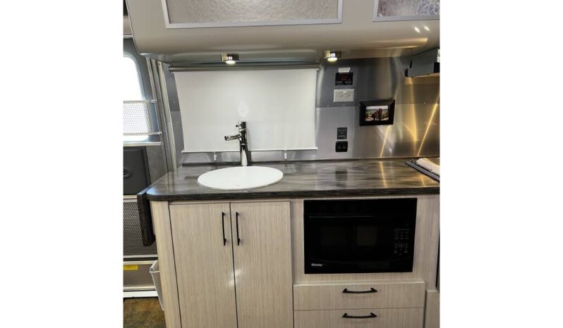 
								2016 Airstream International Serenity 30 full									