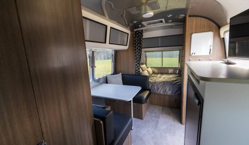 
								2023 Airstream CARAVEL 20FB Travel Trailer full									