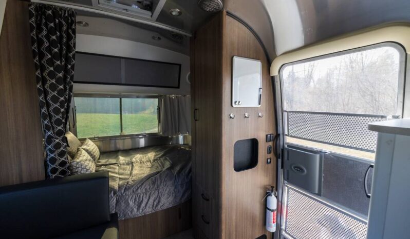 
								2023 Airstream CARAVEL 20FB Travel Trailer full									