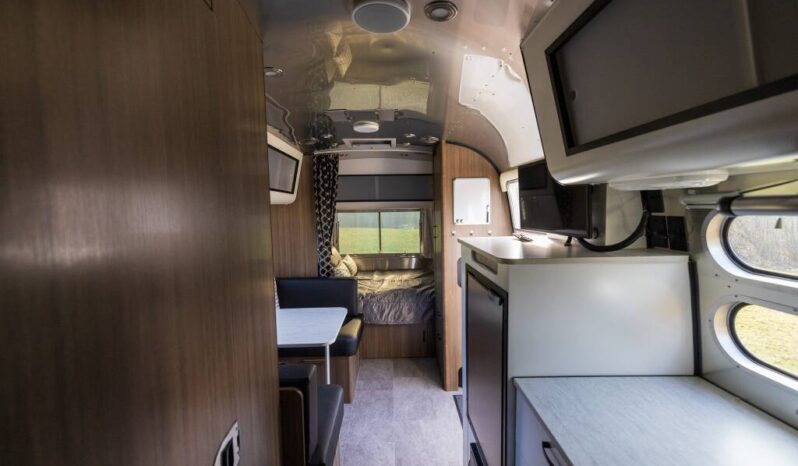 
								2023 Airstream CARAVEL 20FB Travel Trailer full									