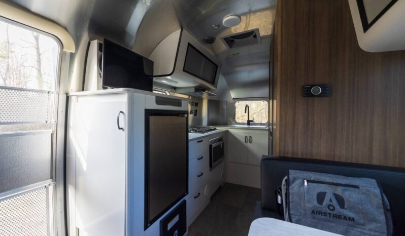 
								2023 Airstream CARAVEL 20FB Travel Trailer full									