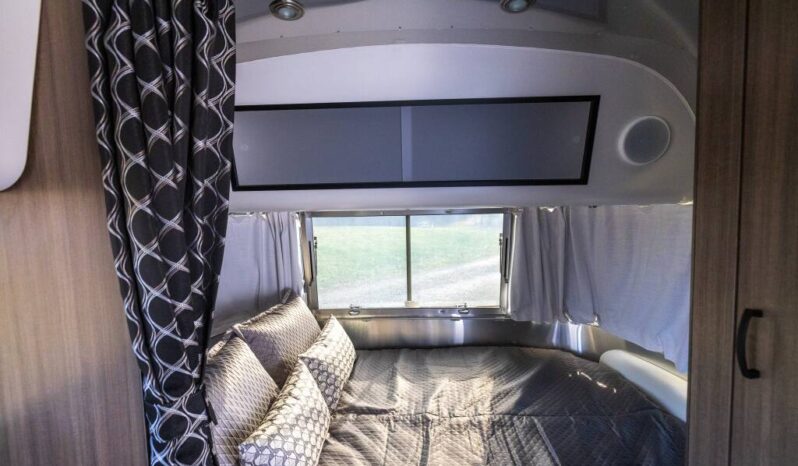 
								2023 Airstream CARAVEL 20FB Travel Trailer full									