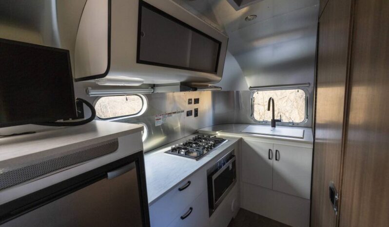 
								2023 Airstream CARAVEL 20FB Travel Trailer full									