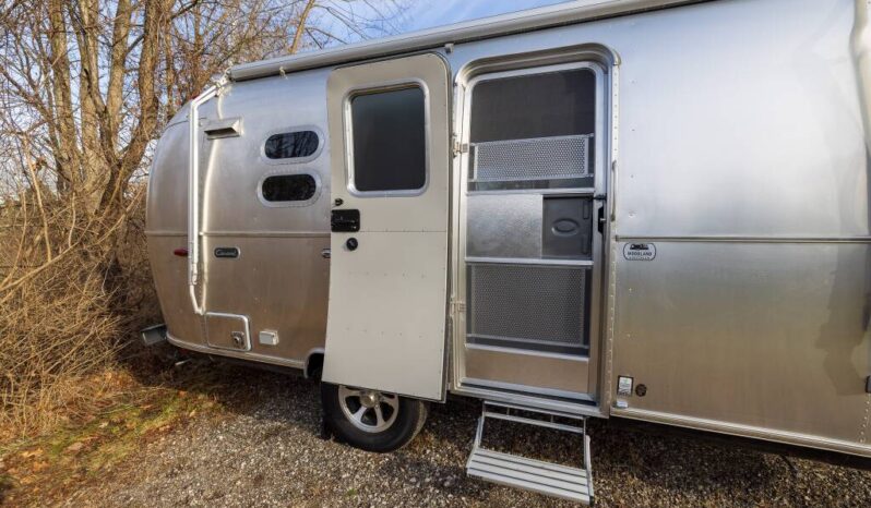 
								2023 Airstream CARAVEL 20FB Travel Trailer full									