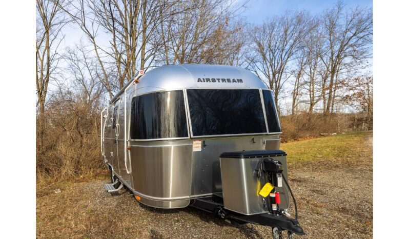 
								2023 Airstream CARAVEL 20FB Travel Trailer full									