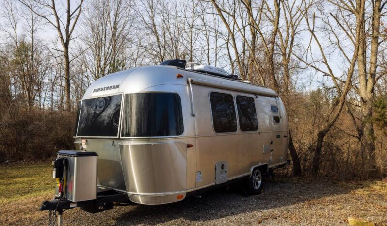 
								2023 Airstream CARAVEL 20FB Travel Trailer full									