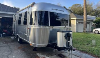 
										2022 Airstream CARAVEL 22FB Travel Trailer full									