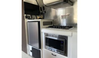 
										2022 Airstream CARAVEL 22FB Travel Trailer full									