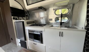 
										2022 Airstream CARAVEL 22FB Travel Trailer full									