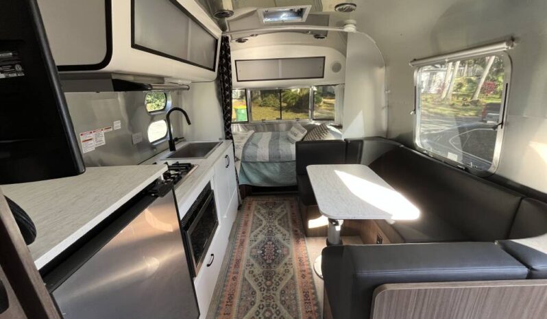 
								2022 Airstream CARAVEL 22FB Travel Trailer full									