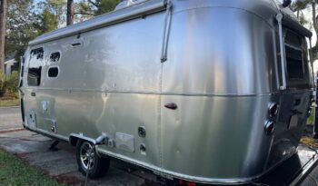 
										2022 Airstream CARAVEL 22FB Travel Trailer full									