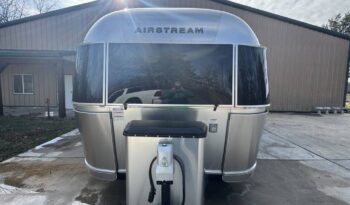 
										2020 Airstream Globetrotter 25FB Twin full									