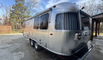 
										2020 Airstream Globetrotter 25FB Twin full									