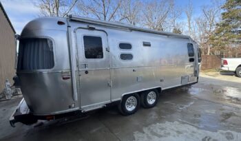 
										2020 Airstream Globetrotter 25FB Twin full									