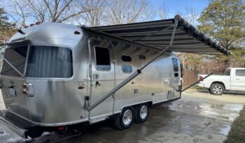 
										2020 Airstream Globetrotter 25FB Twin full									