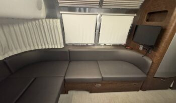 
										2020 Airstream Globetrotter 25FB Twin full									