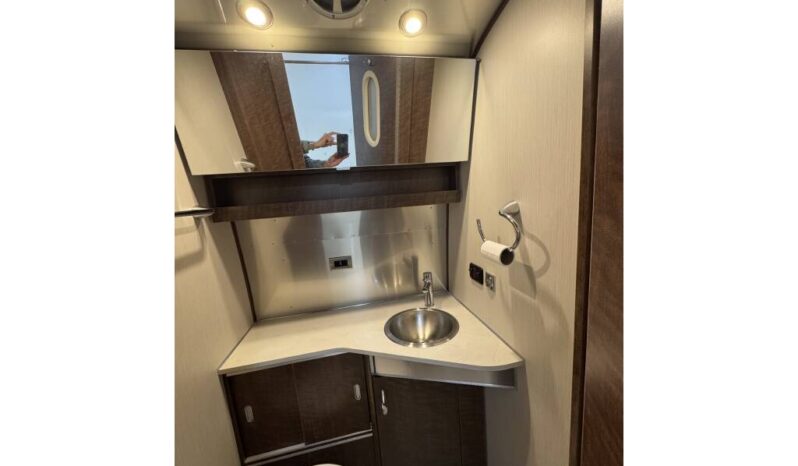 
								2020 Airstream Globetrotter 25FB Twin full									