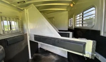 
										2005 C&C 3 Horse Trailer with 10′ Living Quarters full									