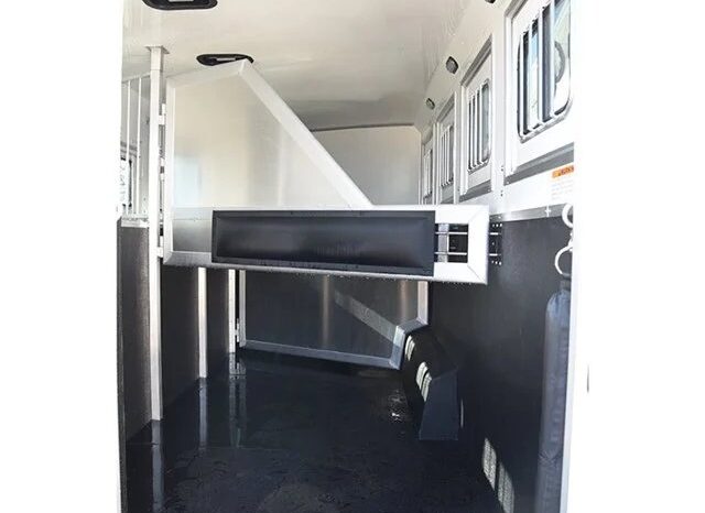 
								2018 Lakota Charger 4-Horse Trailer full									