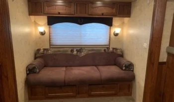 
										2014 Lakota Generator 8313 3H Gooseneck Trailer full									