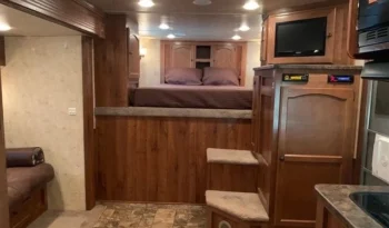 
										2014 Lakota Generator 8313 3H Gooseneck Trailer full									