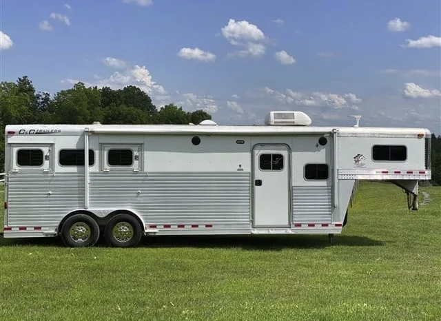 
								2005 C&C 3 Horse Trailer with 10′ Living Quarters full									