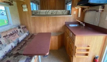 
										2005 C&C 3 Horse Trailer with 10′ Living Quarters full									