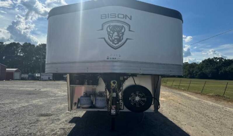 
								2025 Bison Silverado 8311B 3-Horse Trailer full									