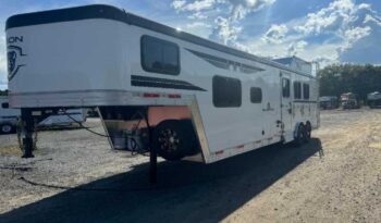 
										2025 Bison Silverado 8311B 3-Horse Trailer full									