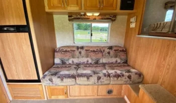 
										2005 C&C 3 Horse Trailer with 10′ Living Quarters full									