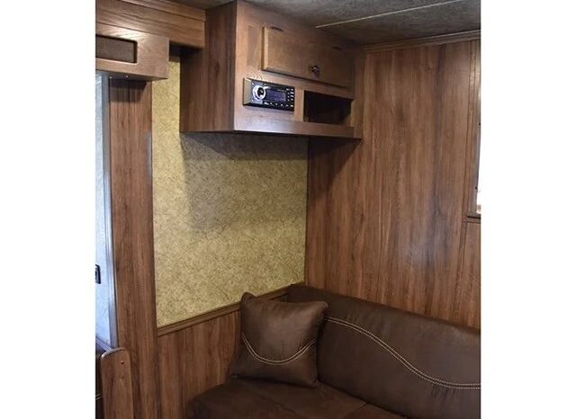 
								2018 Lakota Charger 4-Horse Trailer full									