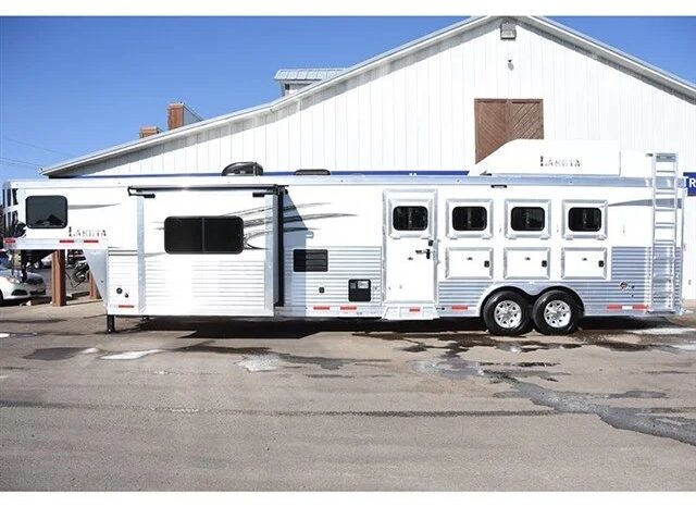 
								2018 Lakota Charger 4-Horse Trailer full									