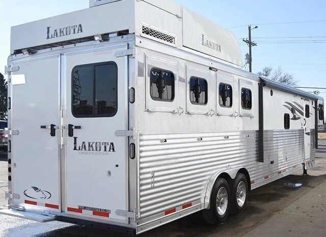 
								2018 Lakota Charger 4-Horse Trailer full									