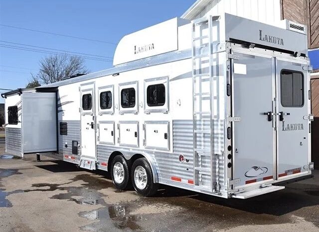 
								2018 Lakota Charger 4-Horse Trailer full									