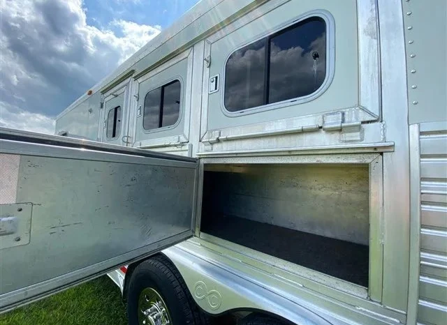 
								2005 C&C 3 Horse Trailer with 10′ Living Quarters full									